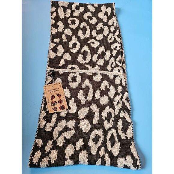 Infinity scarf in brown and tan animal print pattern - Picture 4 of 4